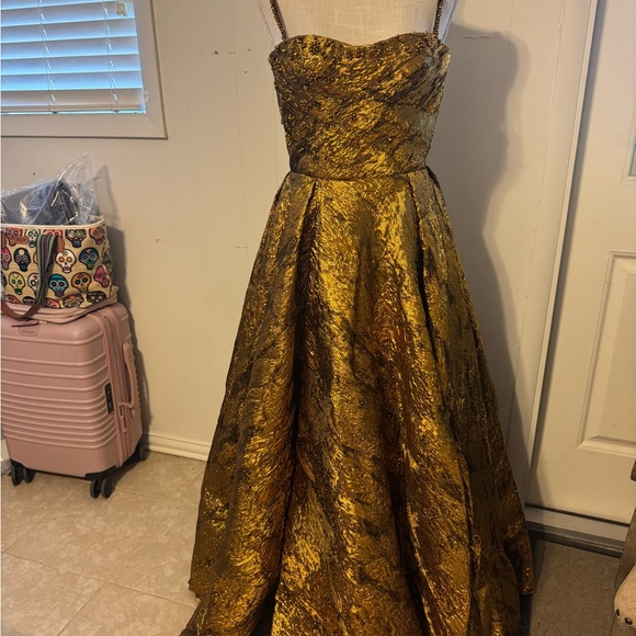 Teuta Matoshi Autumn Leaves Gold Textured Gown - Picture 6 of 15